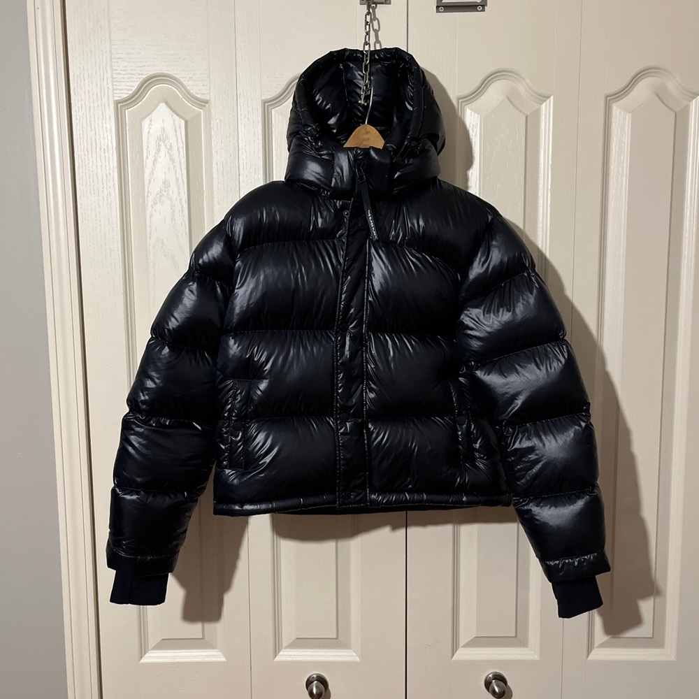 Women’s Aritzia Super Puff Shorty Puffer Jacket Hi-Gloss Black Sz. S